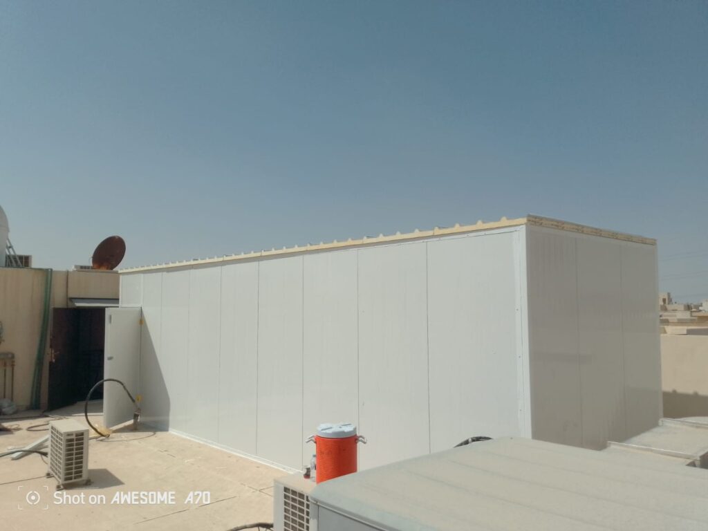 تركيب-ساندوتش-بنل-8-1024x768 غرف تخزين متنقلة غرف ساندوتش للمستودعات الرياض
